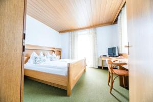 A bed or beds in a room at Das Herbst Még 14 kép
