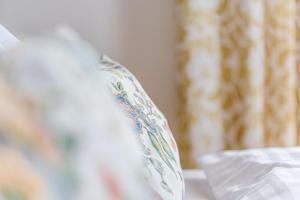 A bed or beds in a room at Das Herbst