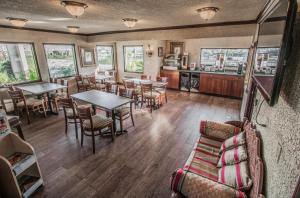 Posezení v ubytování Days Inn by Wyndham Destin