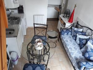 a living room with a couch and a table and chairs at Chambres d'Hotes Elvire et Laurent Barbey in Sainte-Marie-du-Mont