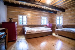a room with two beds in a log cabin at Chalupa u Studánky in Spálené