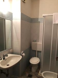 Koupelna v ubytování Hotel Sandalion