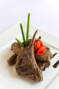 Makanan di atau berdekatan hotel