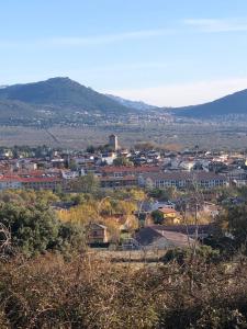 A general mountain view or a mountain view taken from Az apartmant