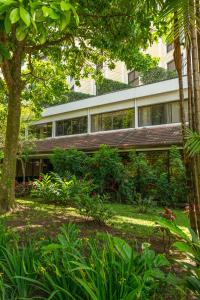 Taman di luar Barceló San José