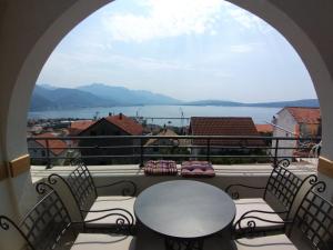 a view of a balcony with a table and chairs at Apartman Dajoda 1 in Bijela