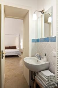 A bathroom at Nuvole Barocche