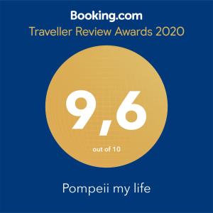 d’un cercle jaune avec les mots «prix de la revue de voyage» et «ma vie» dans l'établissement Pompeii my life, à Pompéi