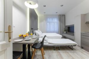 Posteľ alebo postele v izbe v ubytovaní Lampi Aparthotel Prague