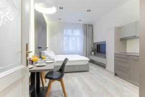 Posteľ alebo postele v izbe v ubytovaní Lampi Aparthotel Prague