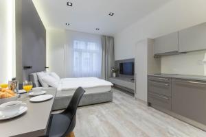 Posteľ alebo postele v izbe v ubytovaní Lampi Aparthotel Prague