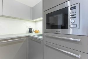 Kuchyňa alebo kuchynka v ubytovaní Lampi Aparthotel Prague