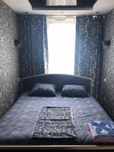 En eller flere senge i et værelse på Люкс Гагарина 56