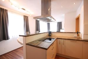 A kitchen or kitchenette at Haus Magdalena