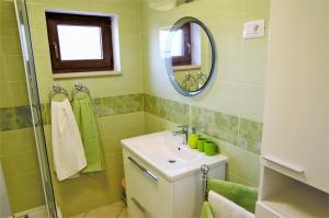 Koupelna v ubytování Amaryllis residence, apartment Diana & Deluxe rooms with shared kitchen