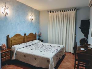 A bed or beds in a room at La Garzona