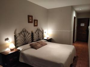 A bed or beds in a room at La Garzona