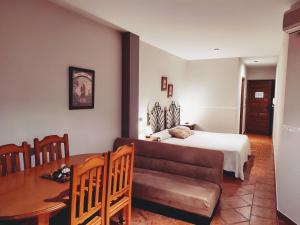A bed or beds in a room at La Garzona
