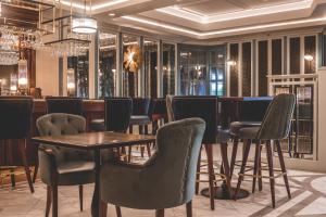 Uma área de estar em Hotel Kilmore