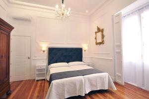 Postel nebo postele na pokoji v ubytování Rua Suites Boutique