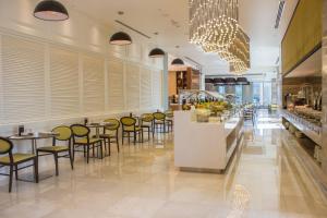 Restaurace v ubytování Holiday Inn - Doha - The Business Park by IHG