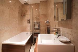 Lovely Central 2 Bed Garden Flat Warren Street