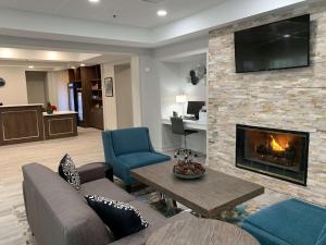 a living room with a couch and a fireplace at Franklin Extended Stay Hotel in Franklin