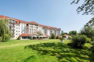 a large apartment building with a large yard at Best Western Plus Parkhotel Maximilian Ottobeuren in Ottobeuren