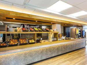 a bakery counter with a lot of food at ibis budget Paris Porte d'Italie Ouest in Le Kremlin-Bicêtre