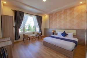 Giường trong phòng chung tại Khanh Uyen 1 Hotel