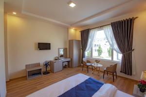 TV a/nebo společenská místnost v ubytování Khanh Uyen 1 Hotel