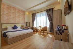 Postel nebo postele na pokoji v ubytování Khanh Uyen 1 Hotel