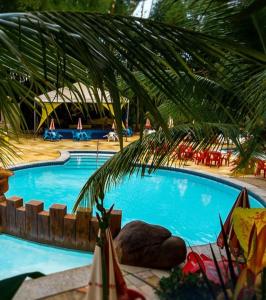 Der Swimmingpool an oder in der Nähe von Suíte Golden Dolphin Grand Hotel