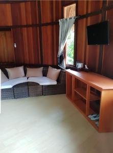 TV a/nebo společenská místnost v ubytování Korpak Villa & Resort Raja Ampat + 37 fotografií