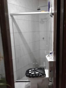 A bathroom at CASACOMPART itapuã