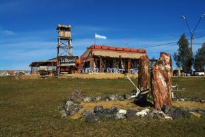 a building with a flag on top of it at Calidez y comodidad. in General Roca