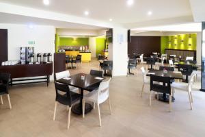 Un restaurante u otro lugar para comer en Holiday Inn Express Mexico Aeropuerto by IHG
