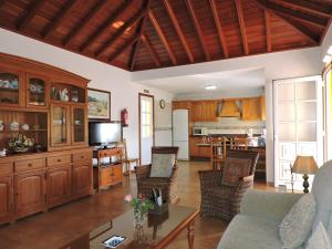 a living room with a couch and a table at Casa Mar in Tijarafe