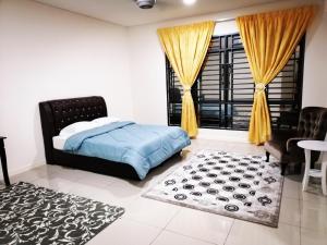 A bed or beds in a room at A&D Home-stay @Kota Warisan, Sepang (KLIA 15 min)