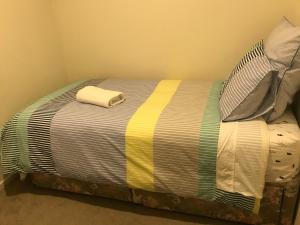En eller flere senge i et værelse på Auckland One Tree Hill Cody suite
