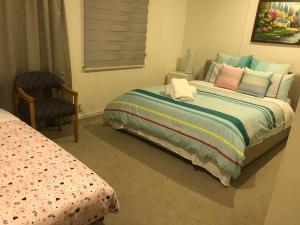 Lova arba lovos apgyvendinimo įstaigoje Auckland One Tree Hill Cody suite