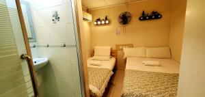 Un pat sau paturi într-o cameră la New hoover hostel