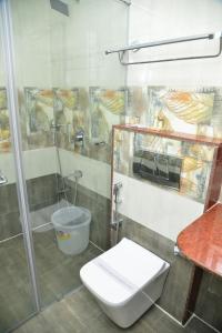 Ein Badezimmer in der Unterkunft Thechi Hotels