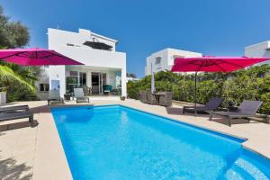 Bazén v ubytování Villa LUMI-Oleanda 8 Pers am Yachthafen Cala d' Or nebo v jeho okolí