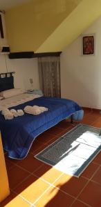 Кровать или кровати в номере Monolocale indipendente con giardino