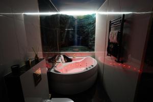 Kúpeľňa v ubytovaní Apartament Lema Versace
