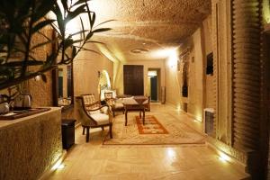 Posezení v ubytování Roma Cave Suite