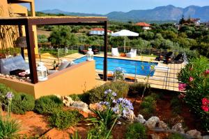 The swimming pool at or close to Villa Verde
