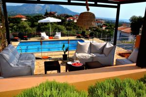 The swimming pool at or close to Villa Verde