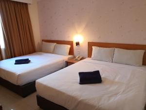 Postel nebo postele na pokoji v ubytování Hotel Sri Sutra PJ 222